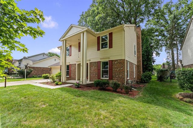 2118 E Rutgers Drive, Troy, MI 48085