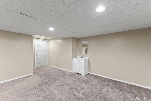 2118 E Rutgers Drive, Troy, MI 48085