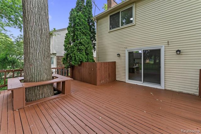 2118 E Rutgers Drive, Troy, MI 48085