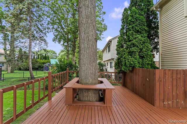 2118 E Rutgers Drive, Troy, MI 48085