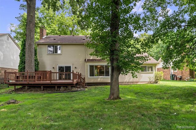 2118 E Rutgers Drive, Troy, MI 48085