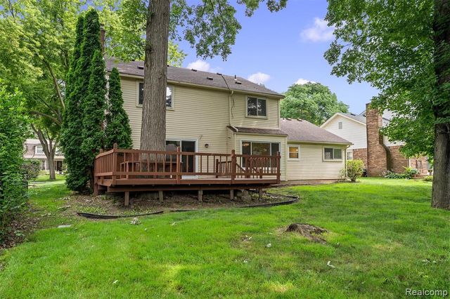 2118 E Rutgers Drive, Troy, MI 48085