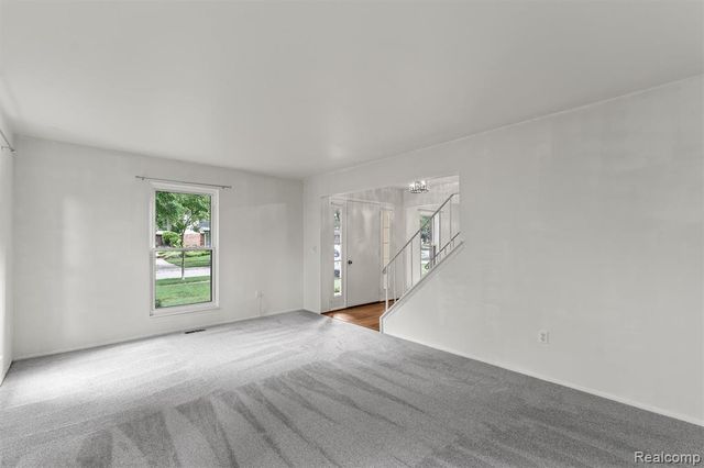 2118 E Rutgers Drive, Troy, MI 48085