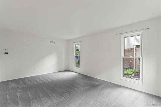 2118 E Rutgers Drive, Troy, MI 48085