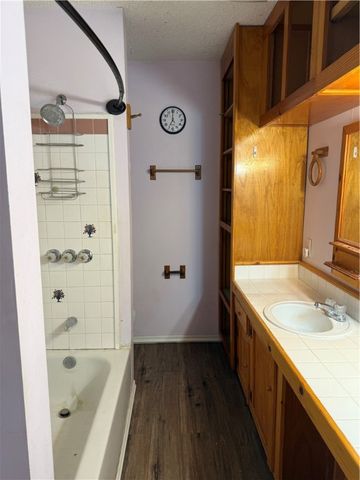 101 Saturn Avenue, Holiday Island, AR 72631