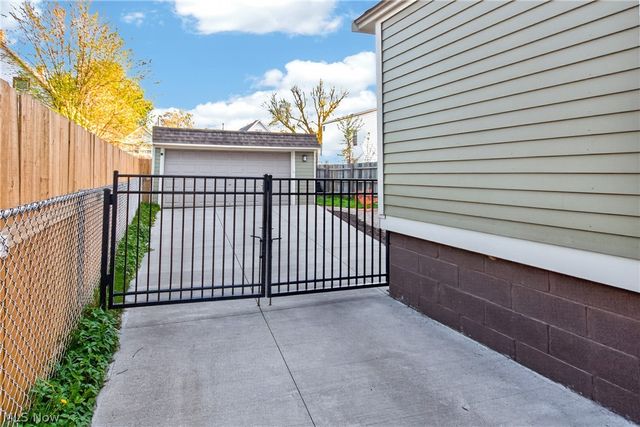 3205 Mapledale Avenue, Cleveland, OH 44109