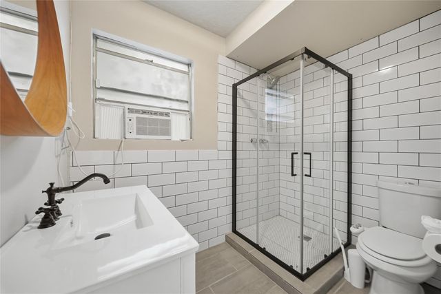 2919 Cochran Street, Houston, TX 77009