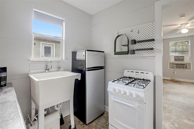2919 Cochran Street, Houston, TX 77009