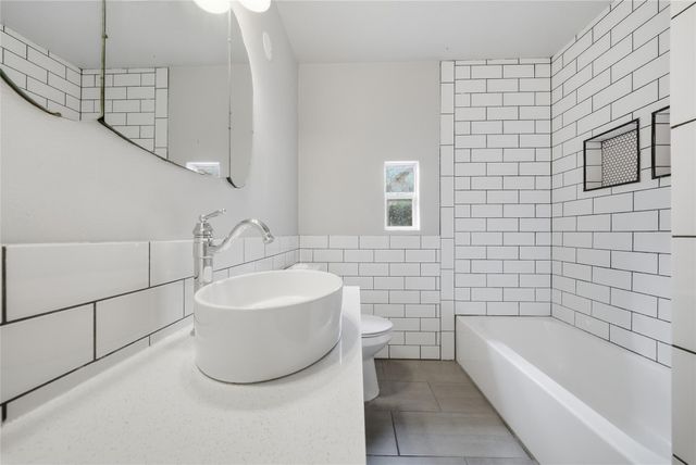 2919 Cochran Street, Houston, TX 77009