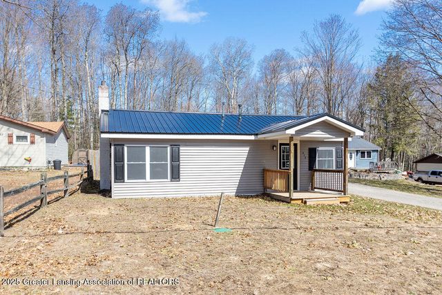 412 N Scott Drive, Farwell, MI 48622