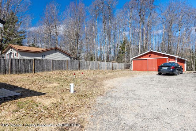 412 N Scott Drive, Farwell, MI 48622