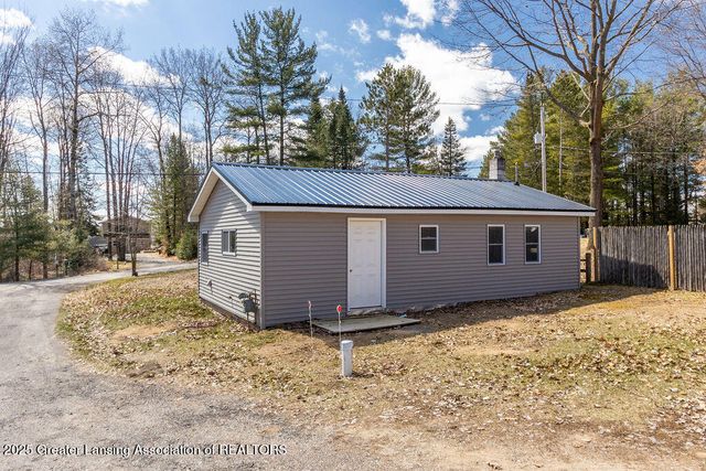 412 N Scott Drive, Farwell, MI 48622