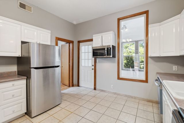 2527 N Ashland Avenue, Chicago, IL 60614