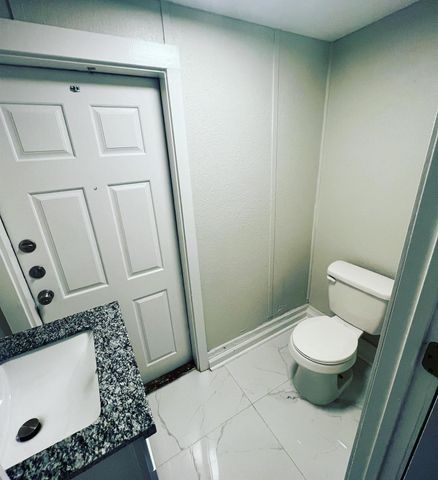 7017 2nd Street B, Hitchcock, TX 77563