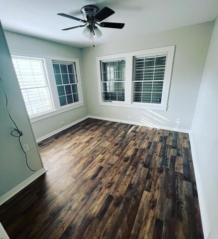 7017 2nd Street B, Hitchcock, TX 77563