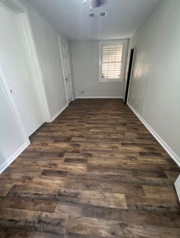 7017 2nd Street B, Hitchcock, TX 77563
