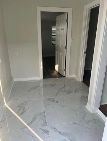 7017 2nd Street B, Hitchcock, TX 77563