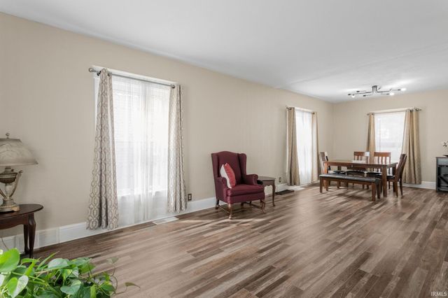 110 W 7th Street, Mishawaka, IN 46544
