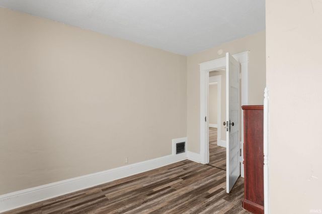 110 W 7th Street, Mishawaka, IN 46544