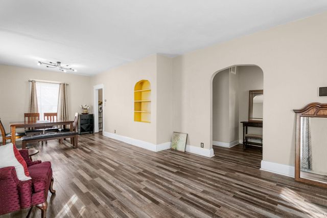 110 W 7th Street, Mishawaka, IN 46544