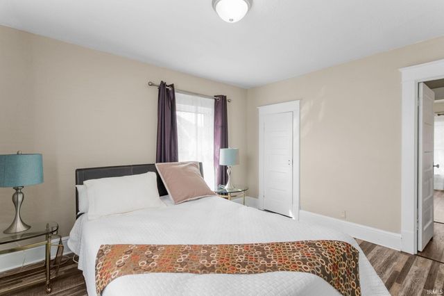 110 W 7th Street, Mishawaka, IN 46544