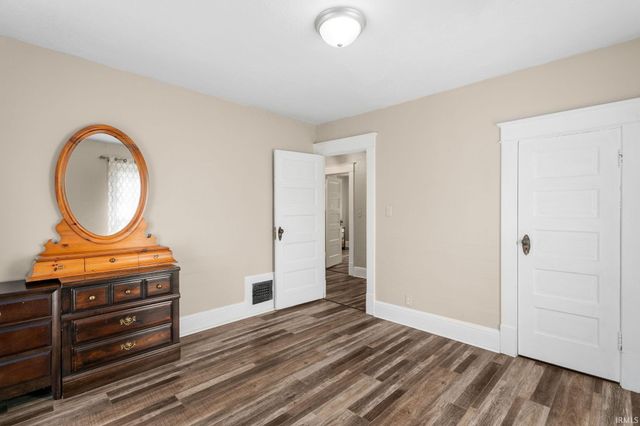 110 W 7th Street, Mishawaka, IN 46544