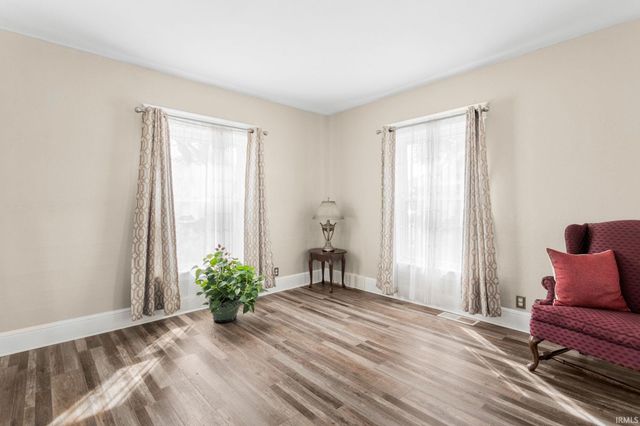 110 W 7th Street, Mishawaka, IN 46544