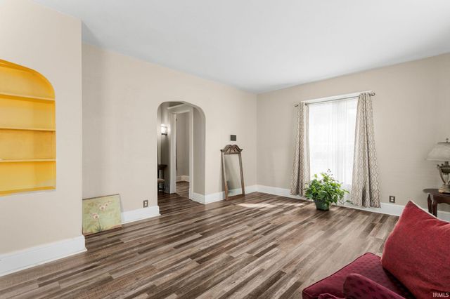 110 W 7th Street, Mishawaka, IN 46544