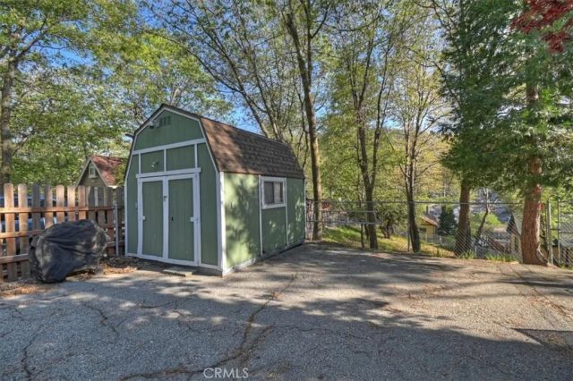 23723 Hillside, Crestline, CA 92325