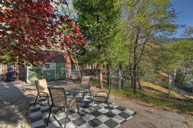 23723 Hillside, Crestline, CA 92325