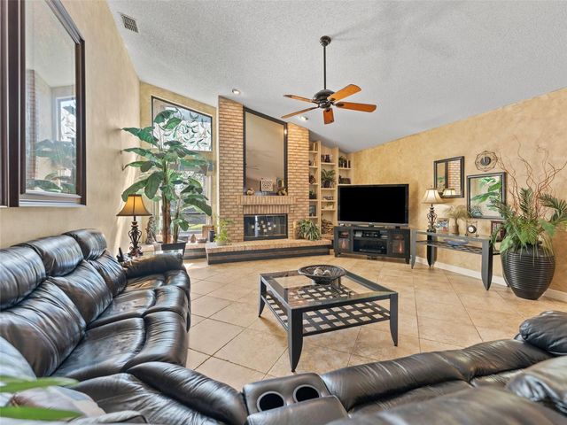 4830 LONGWATER WAY, Tampa, FL 33615