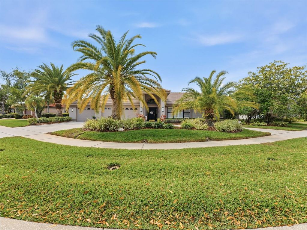 Image 3 of property listing at 4830 LONGWATER WAY, Tampa, FL 33615