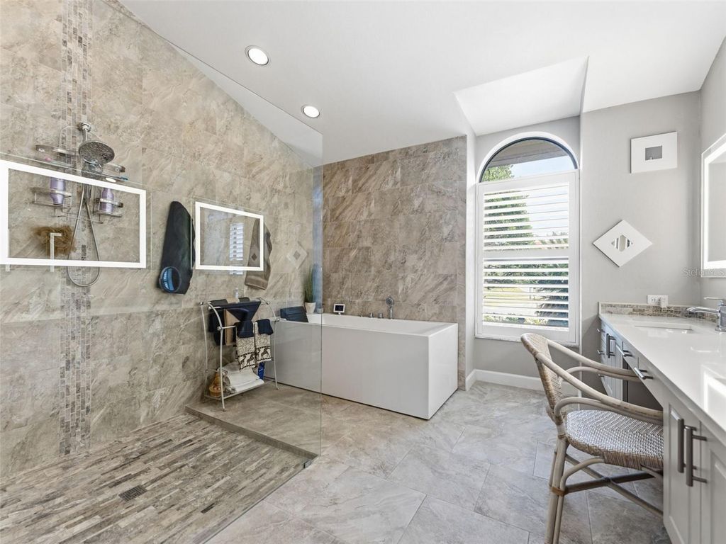 Image 26 of property listing at 4830 LONGWATER WAY, Tampa, FL 33615