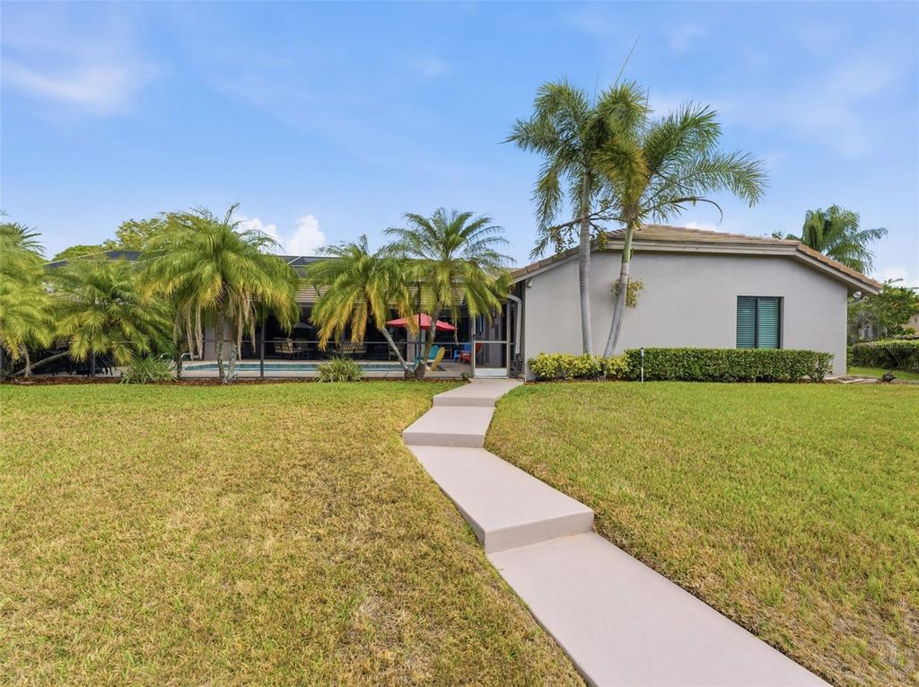 Image 43 of property listing at 4830 LONGWATER WAY, Tampa, FL 33615