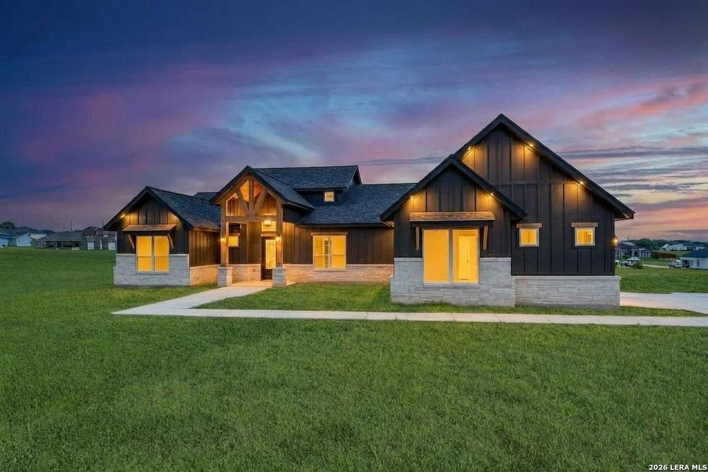 157 ESTATES DR, La Vernia, TX 78121