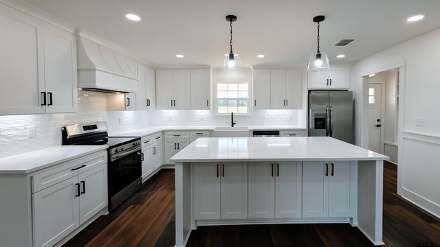 10374 CR 338, Lindale, TX 75771