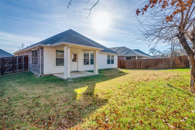 767 Hawthorne Lane, Lake Dallas, TX 75065