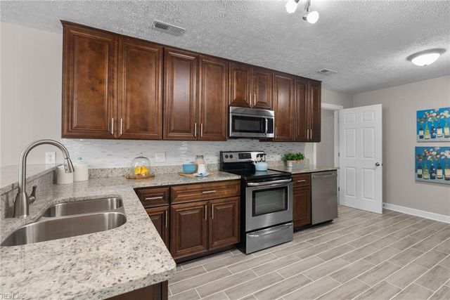 426 Berkshire TER, Hampton, VA 23605