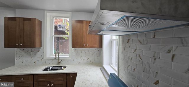 1411 W LOUDON ST, Philadelphia, PA 19141