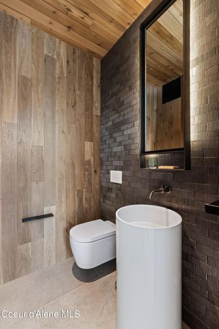 5 Crystal Springs Rd, Sandpoint, ID 83864