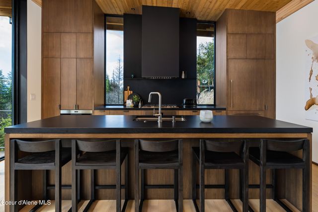 5 Crystal Springs Rd, Sandpoint, ID 83864