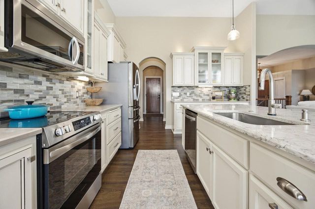 S84W33185 Brown Bear LANE, Mukwonago, WI 53149