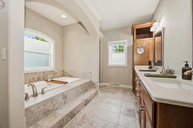 S84W33185 Brown Bear LANE, Mukwonago, WI 53149