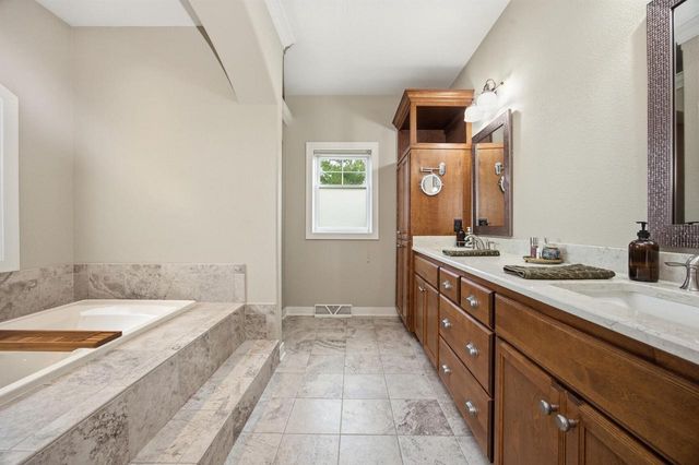 S84W33185 Brown Bear LANE, Mukwonago, WI 53149