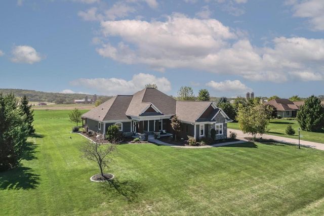 S84W33185 Brown Bear LANE, Mukwonago, WI 53149