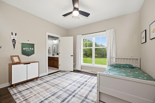 S84W33185 Brown Bear LANE, Mukwonago, WI 53149