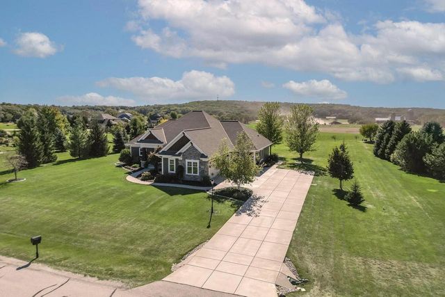 S84W33185 Brown Bear LANE, Mukwonago, WI 53149