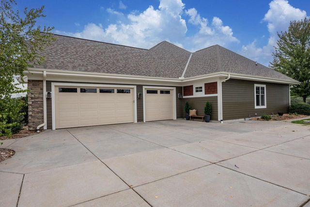 S84W33185 Brown Bear LANE, Mukwonago, WI 53149
