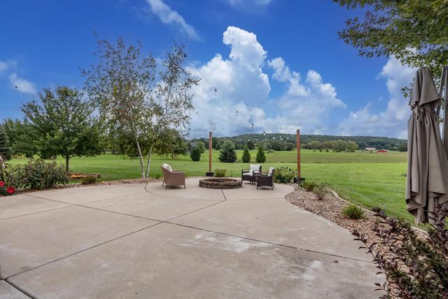 S84W33185 Brown Bear LANE, Mukwonago, WI 53149