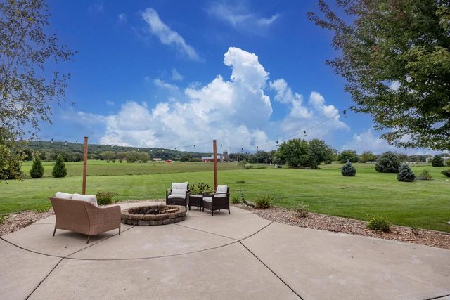 S84W33185 Brown Bear LANE, Mukwonago, WI 53149